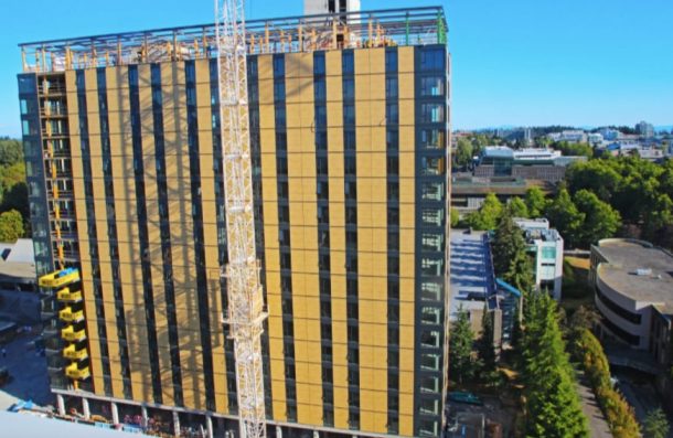 世界上最高的木制住宅塔楼靠近完成_Image 0