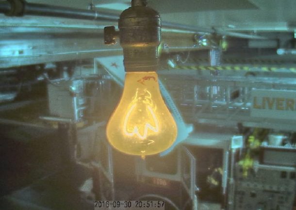 -灯泡安装在加州利弗莫尔- - -一直闪亮- - 115 years_image - 0