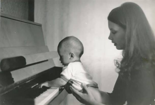 dead-friend-brought-back-as-ai-chatbot_image-0