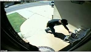 explosive-bait-box-filled-with-poo_image-1