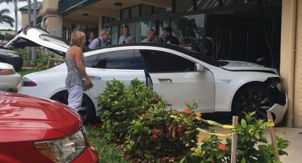 Tesla-Model-s-S-Driver-Blames-the-for-crashing-Into-gym-tesla-says-says-otherwise_image-0