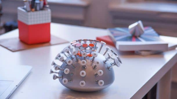 这个球形键盘 - 助理 - 助理 - 摩尔 - 索引language_image-0