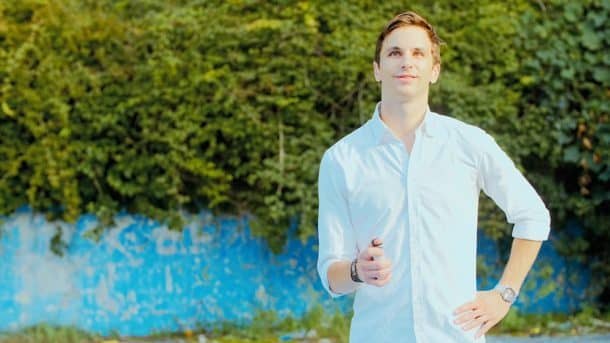 拇指键入的无线电孔 -  uav-have-been-been-waiting-for_image-1