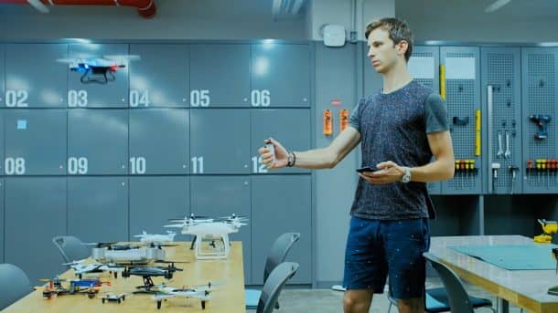 拇指键入的无线电孔 -  uav-have-been-been-waiting-for_image-2