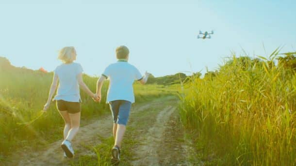 拇指键入的无线电孔 -  uav-have-been-been-waiting-for_image-5