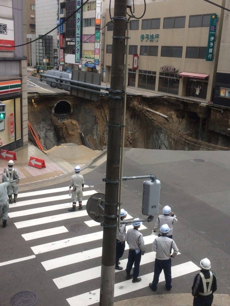 sinkhole-japan