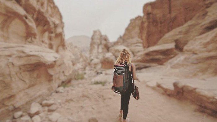 女旅行者