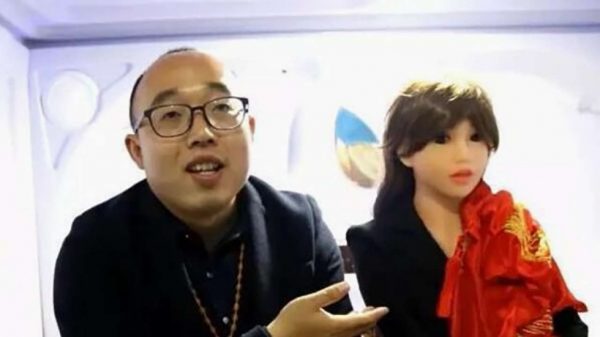 中国的仿人机器人的妻子(3)