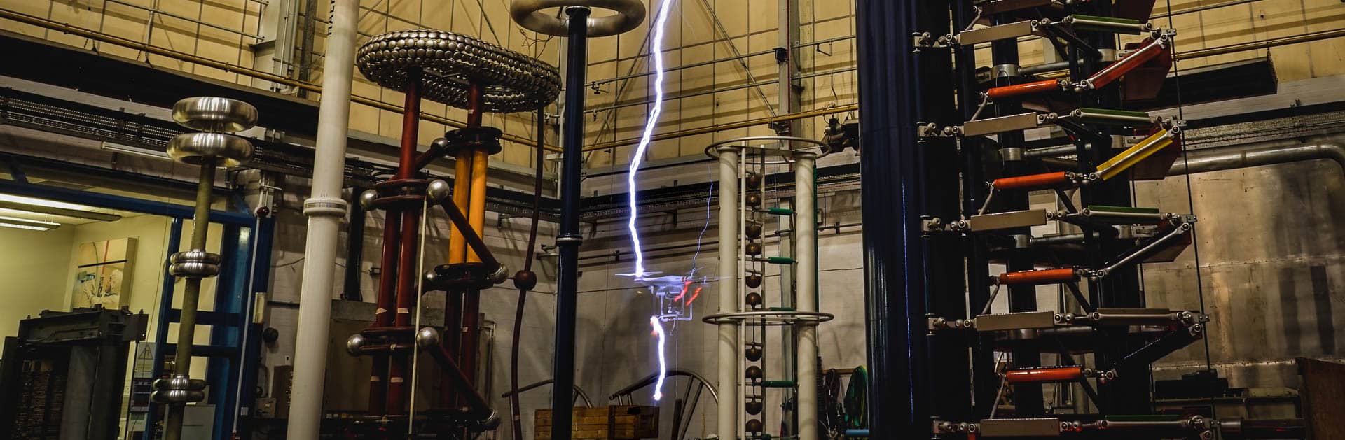 在闪电中测试无人机