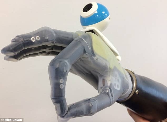 the_team_programmed_the_hand_to_perform_four_different_grasps_su _1493817993981——m - 109