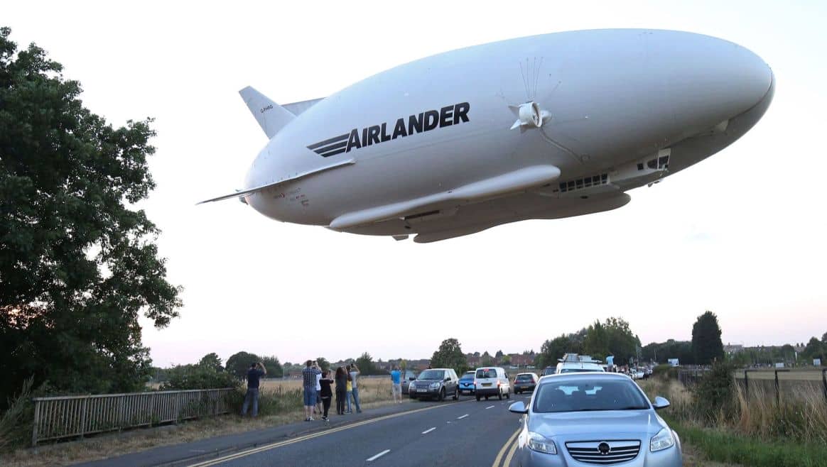 TOPSHOT-BRITAIN-TRANSPORT-爱游戏ayx体育TECHNOLOGY-AVIATION-AIRLANDER-HAV