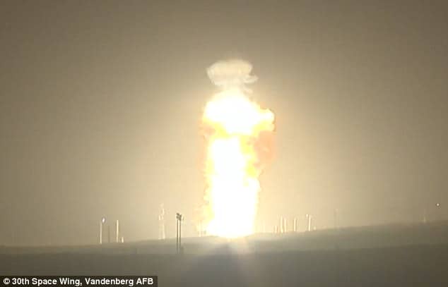 美国军方试射了一枚“民兵3导弹,1