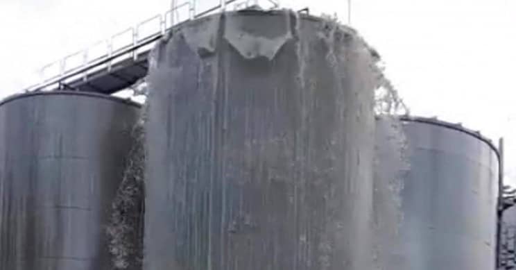 普罗赛克葡萄酒在意大利洒出