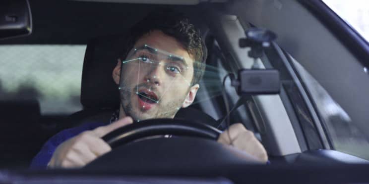 riddy摄像头装置检查司机是否警觉