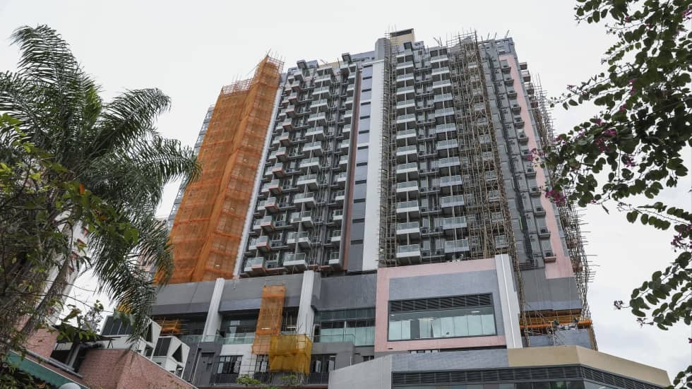 香港的T-Plus公寓比停车位还小!