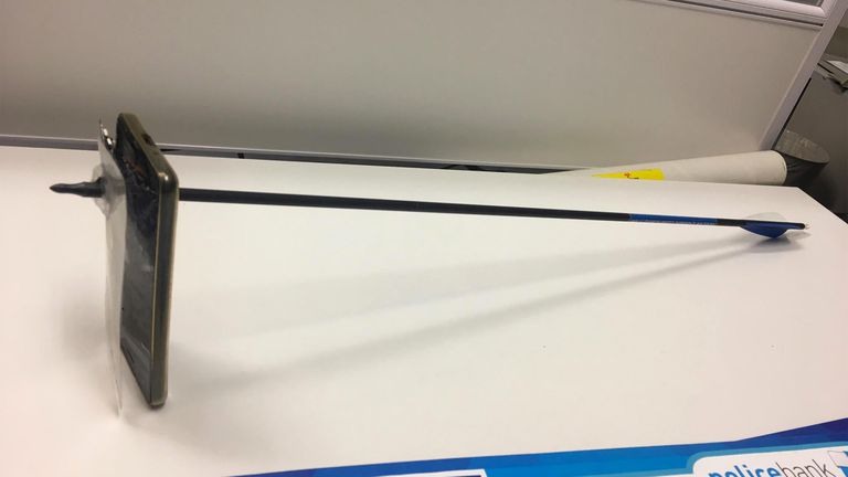 由于受害者的智能手机而停止了传入的箭头！