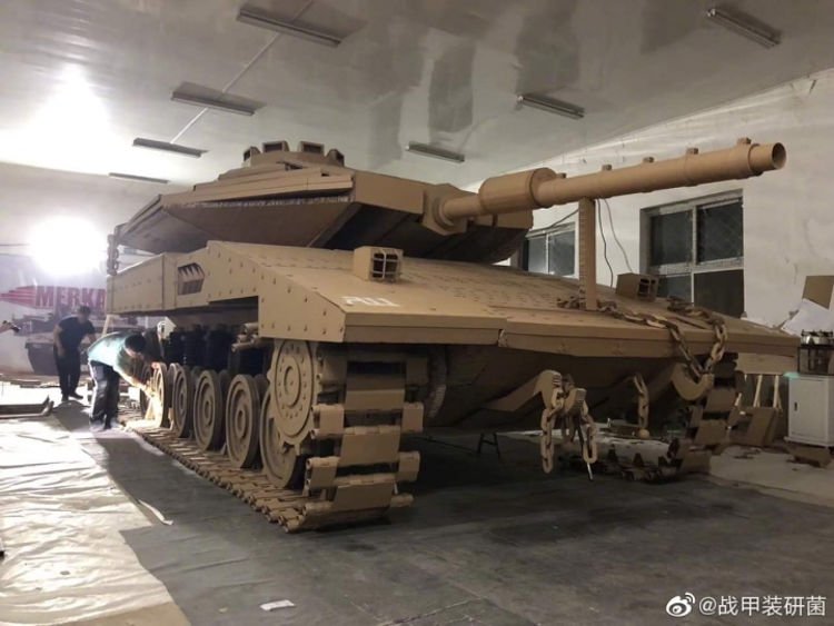 纸板建模专家创建了Merkava Mk4的1：1复制品！