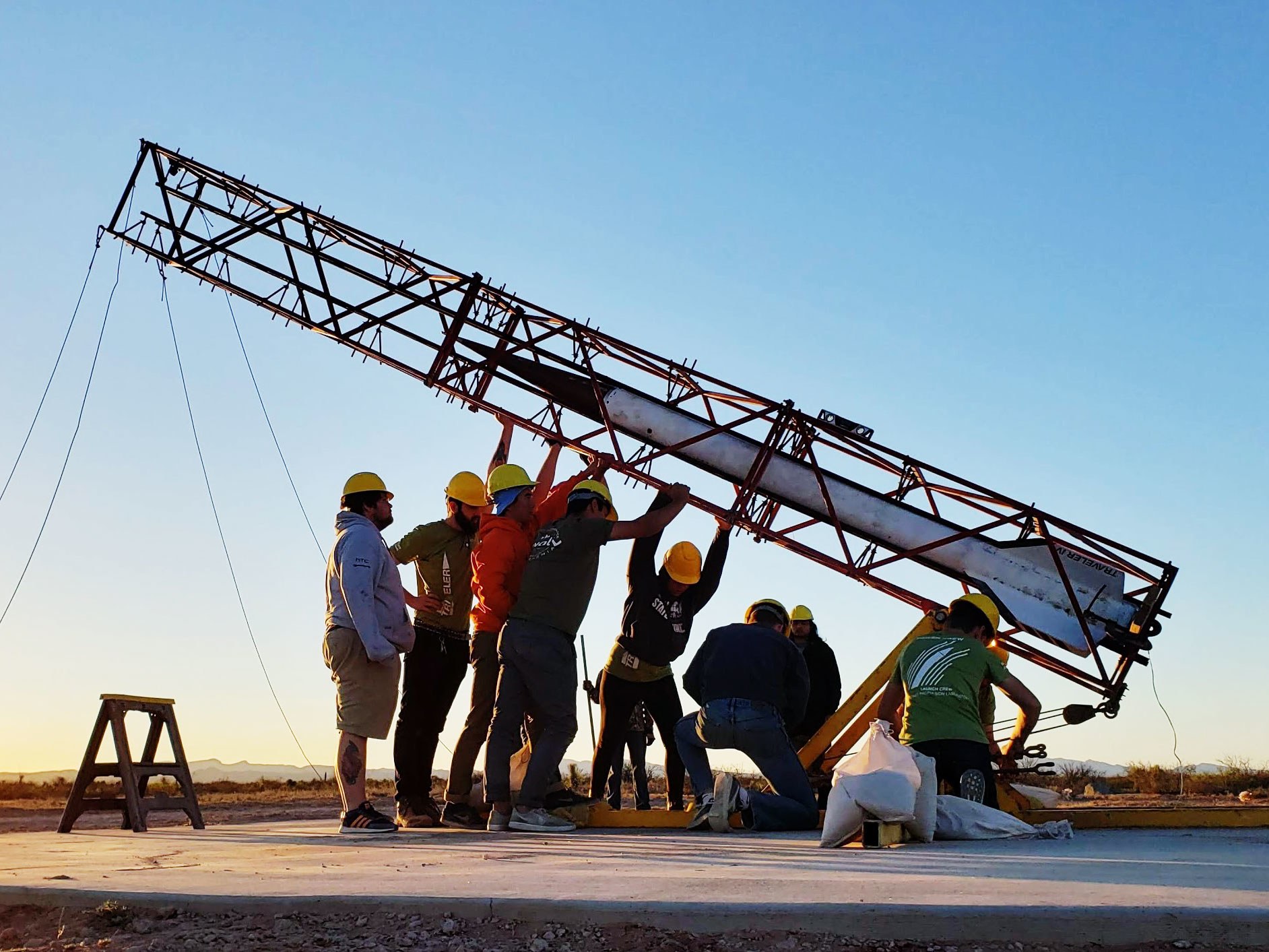 学生自制火箭飞向太空