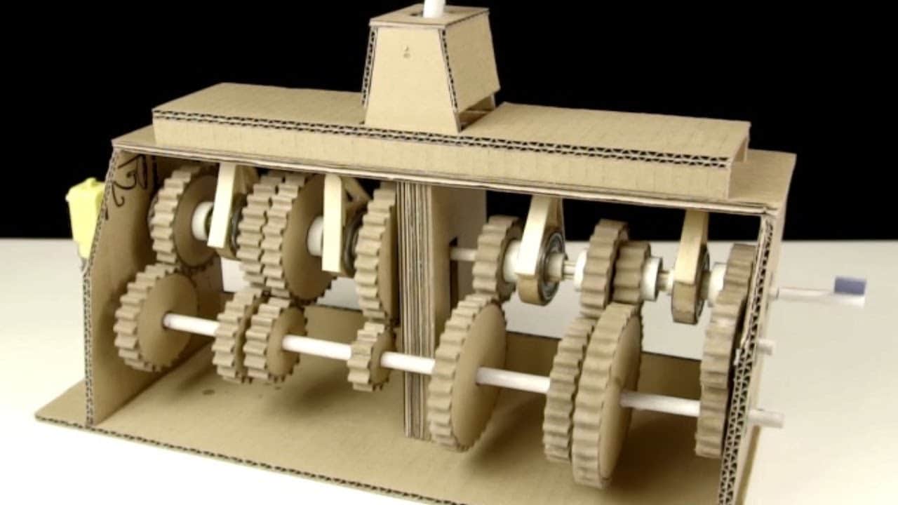 您可以使用此纸板变速箱了解变速箱的工作方式