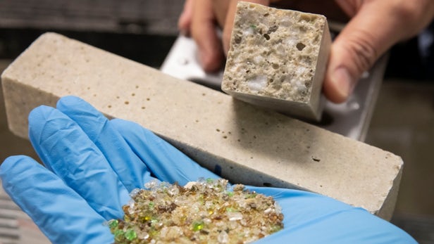 旧玻璃可以磨碎，用作混凝土骨料