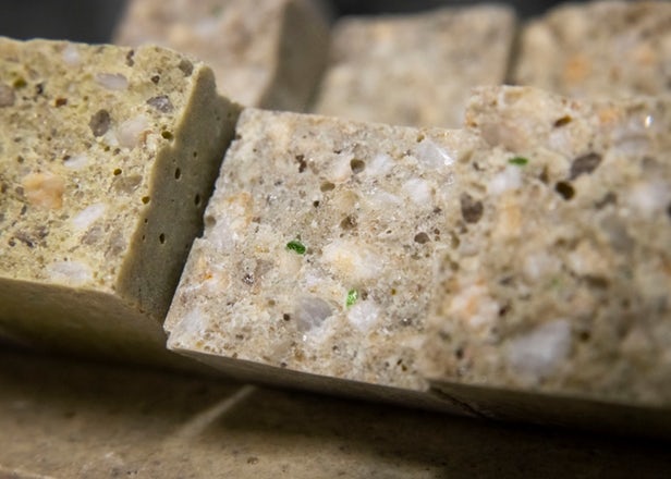 旧玻璃可以磨碎用作混凝土骨料