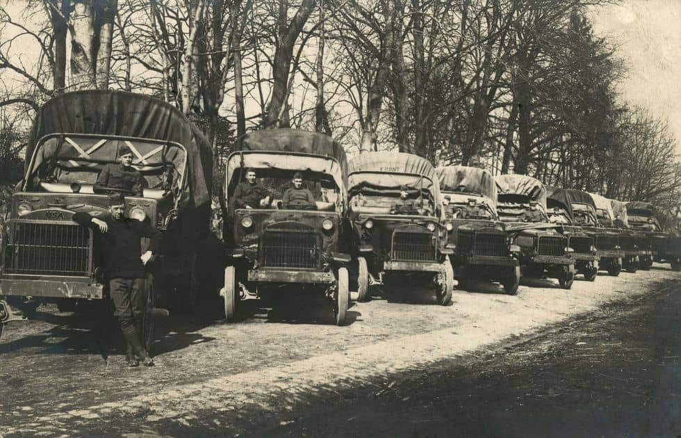 这是一辆卡车车队在1919年帮助美国赢得二战