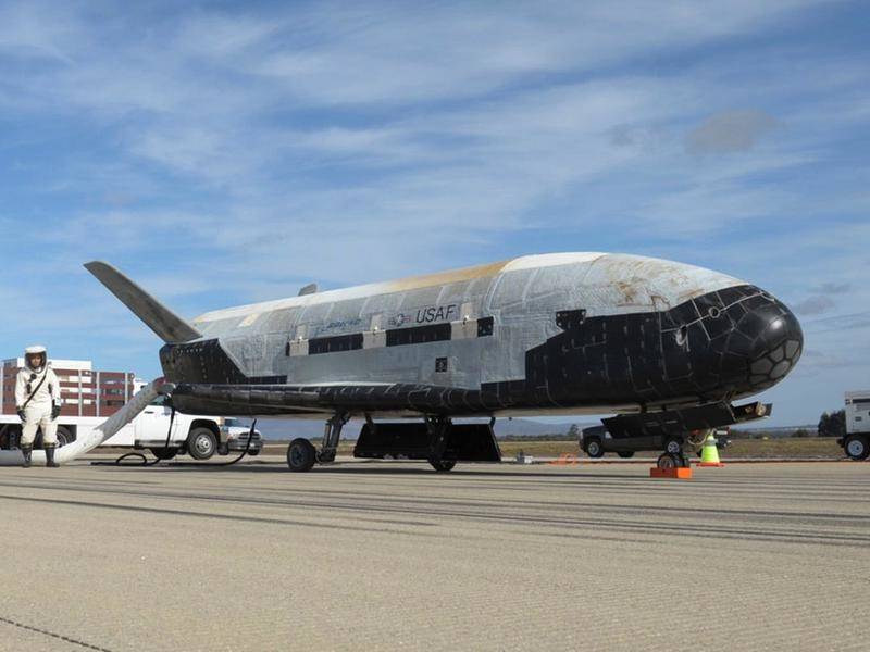 USAF的X-37B太空飞机终于在太空花费了780天后降落