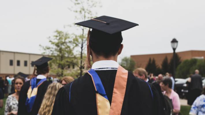 你不需要一个四年的学位——苹果，Netflix，和谷歌说