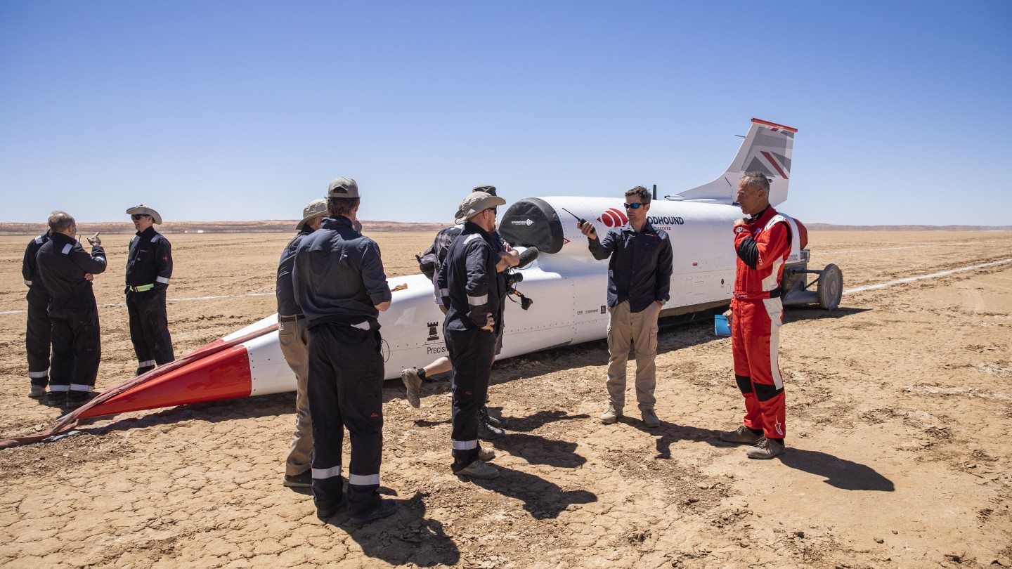 寻血猎犬LSR超音速汽车创造了新的陆地速度记录