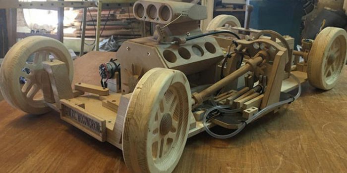 17岁的构建一个功能木汽车作为一个物理项目