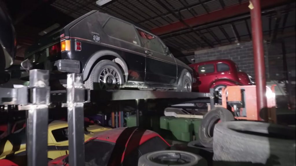 拉里Kosilla带你参观300年罕见的谷仓和古董车!