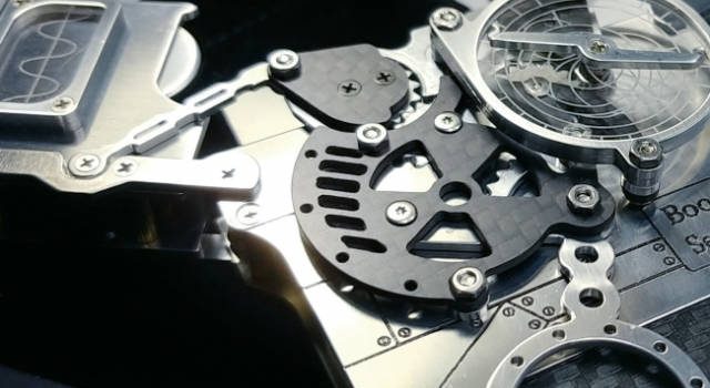 SMD工厂创建了一个以Steam朋克为主题的名片持有人