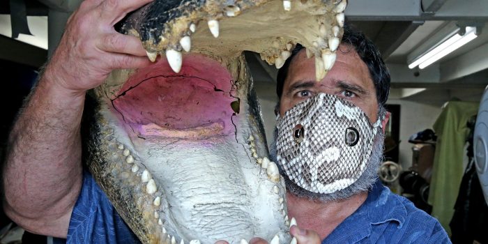 美国所有的鳄鱼都在销售带有爬行动物皮肤的口罩