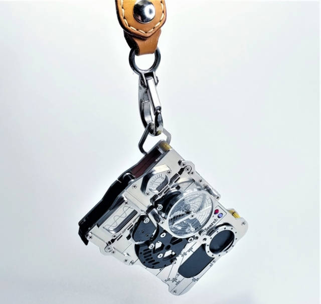 SMD工厂创建了一个以Steam朋克为主题的名片持有人