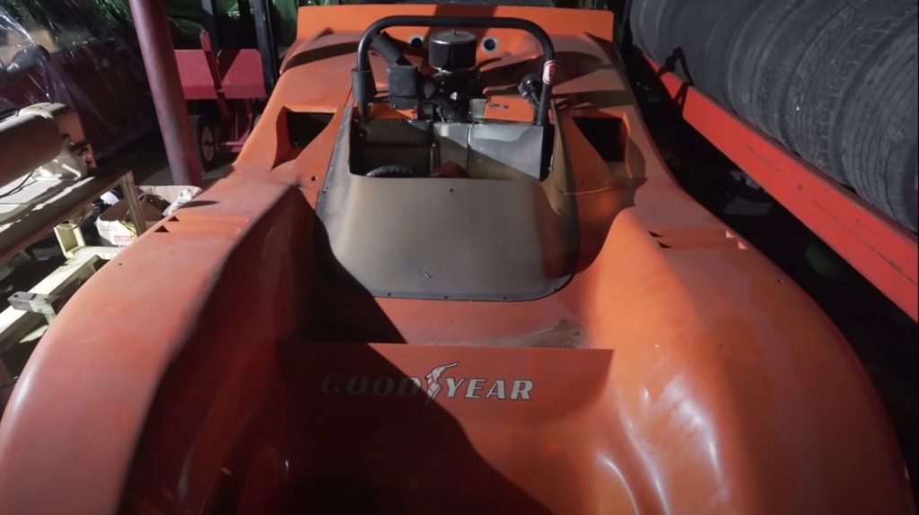 拉里Kosilla带你参观300年罕见的谷仓和古董车!