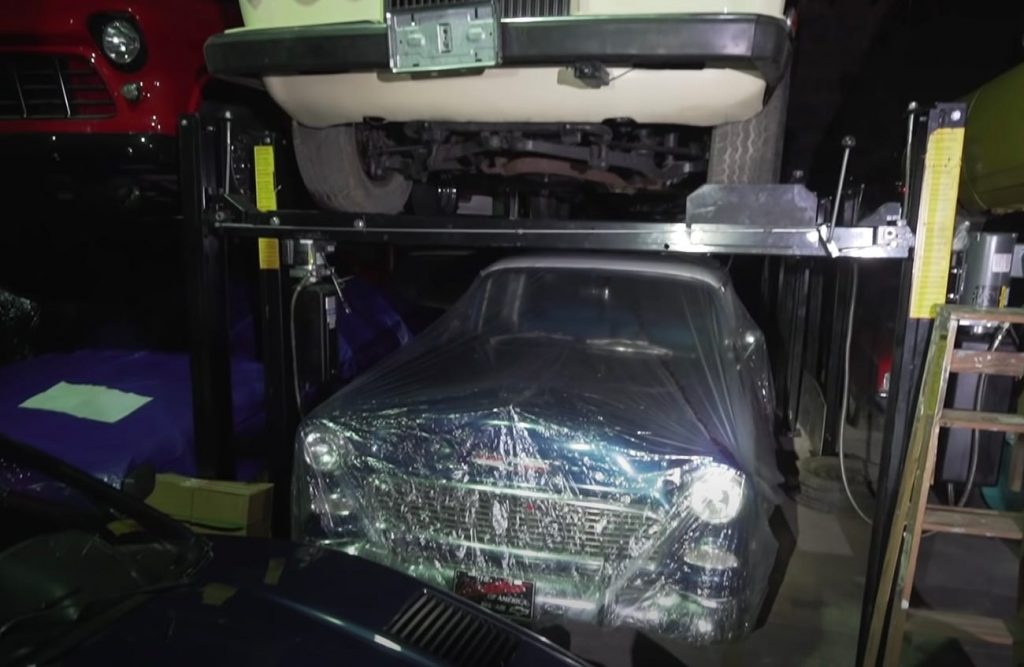 拉里Kosilla带你参观300年罕见的谷仓和古董车!