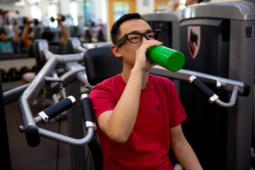 FitByte眼镜可以帮助你保持你的饮食杂志