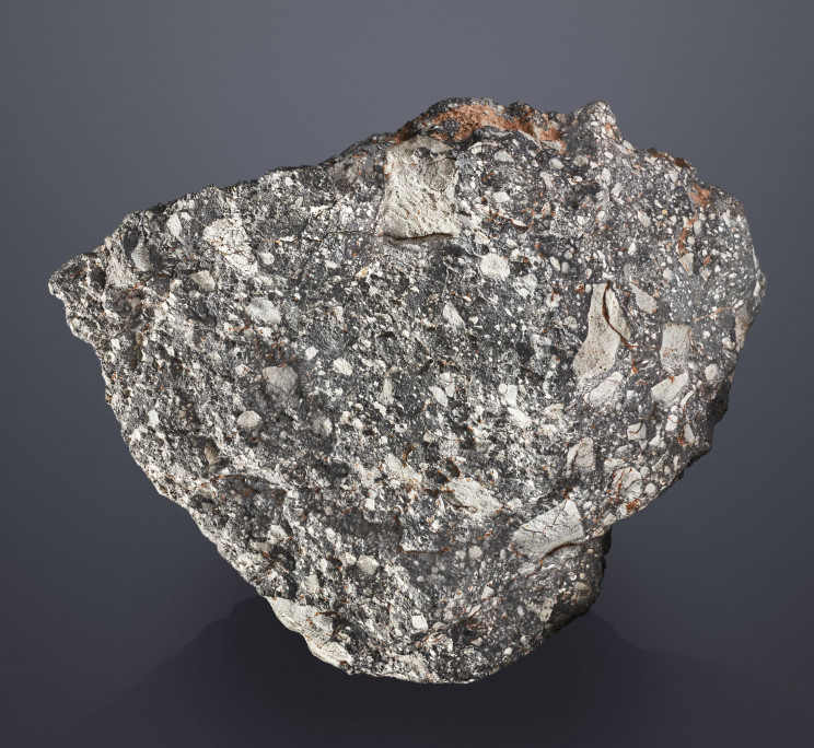 这个月球岩石重量超过13.5公斤,是出售的250万美元