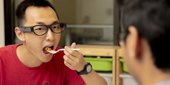 FitByte眼镜可以帮助你保持你的饮食杂志