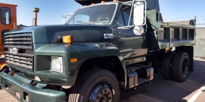 这辆福特F700布利特野马在克雷格列表上出售