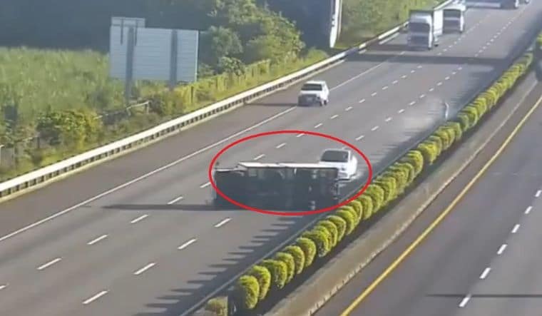 自动驾驶的特斯拉Model 3在高速公路上撞上了一辆卡车