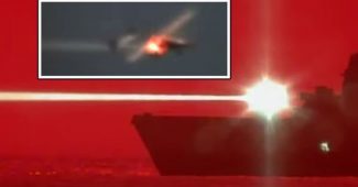 美国海军拿出飞机飞行中使用激光