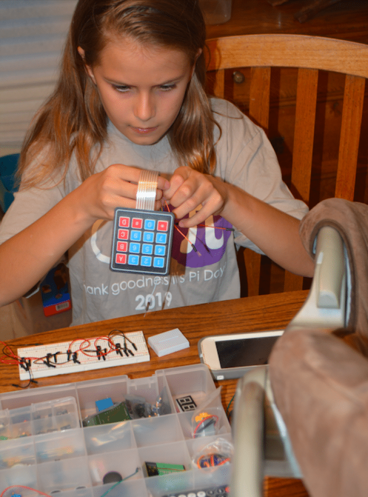 莉迪亚·丹顿12岁了，正在预防高温汽车死亡