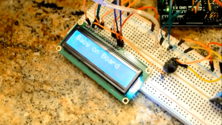 莉迪亚·丹顿12岁了，正在预防高温汽车死亡