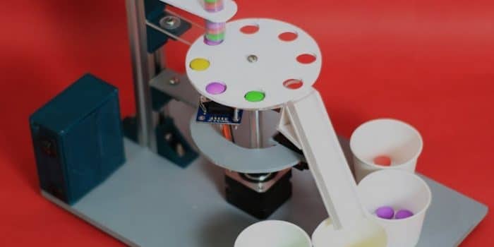 根据糖果的颜色对糖果排序的机器