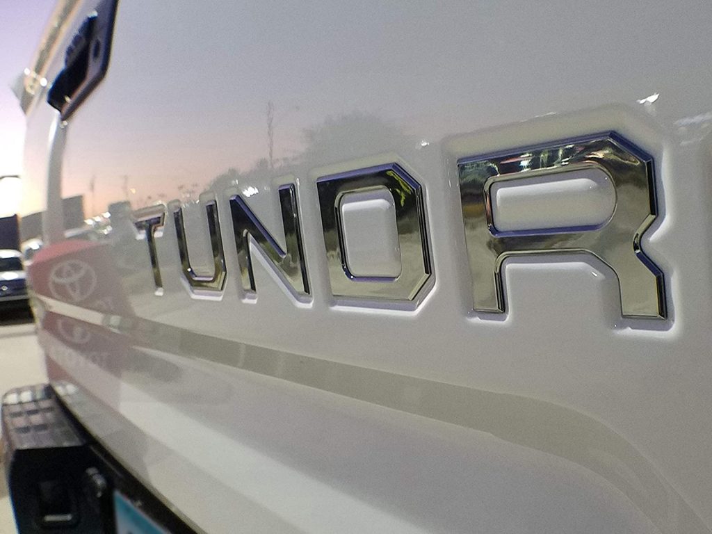 10个最佳的后挡板插入丰田苔原