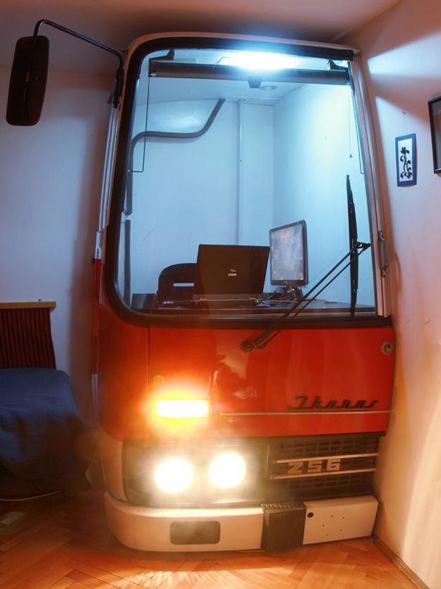 old-bus-home-office