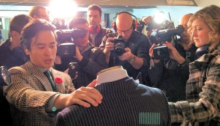 安大略省的杆和枪支俱乐部的场景，驻军定制了新的防弹三杆。