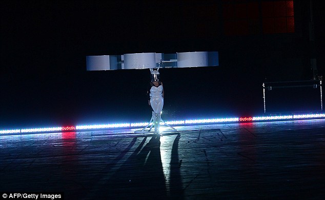 发明之母:TechHaus是Haus of Gaga的技术分支，为这项发明工作了两年多