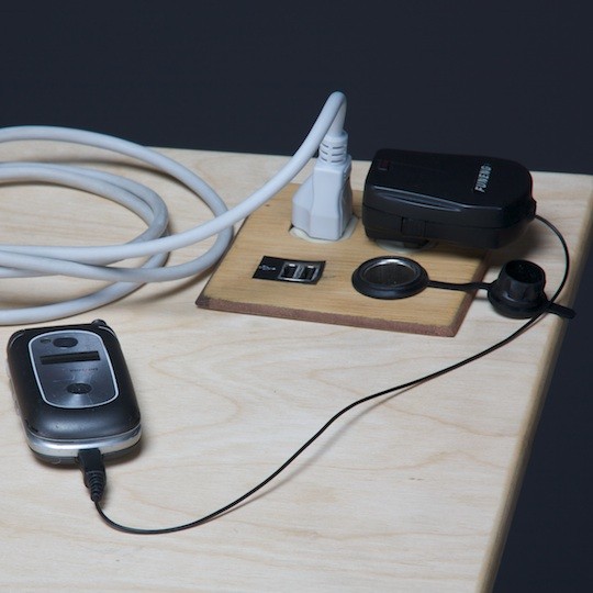 可以预见的是，Big Rig比其对应物大，并提供内置座椅和工作...